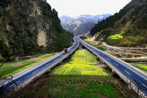 物流行業(yè)貨物運(yùn)輸車安裝GPS定位器的優(yōu)勢